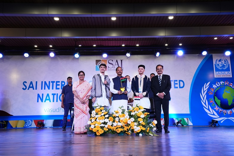 Dr. Silpi Sahoo, Chairpeson, SAI International Education Group and the delegates with Shri Raghubar Das, the Honourable Governor of Odisha and Shri Nilankantha Panigrahi, Principal, SAI International School